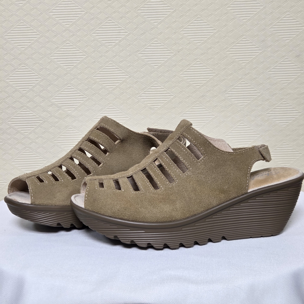 NWOT Skechers Women's Parallel-Trapezoid Wedge Sandal Size-9